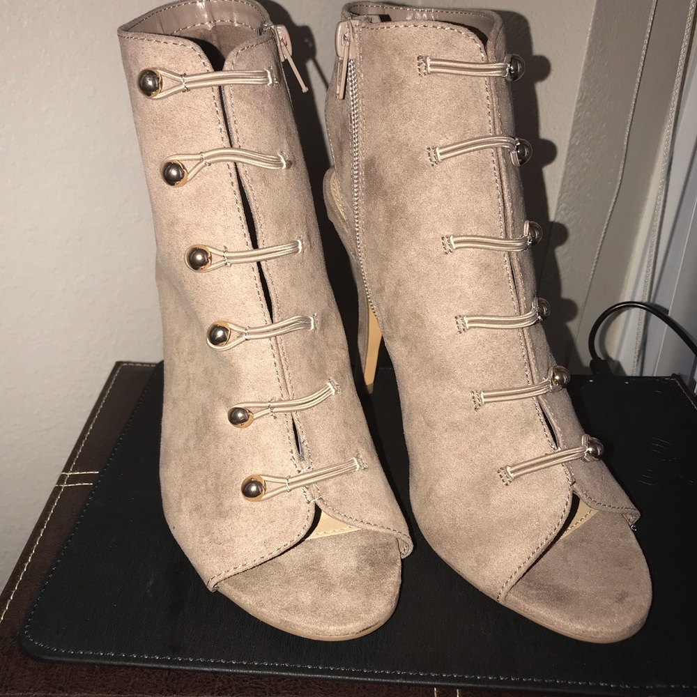 🌸LAUREN CONRAD PEEP TOE HEELS🌸